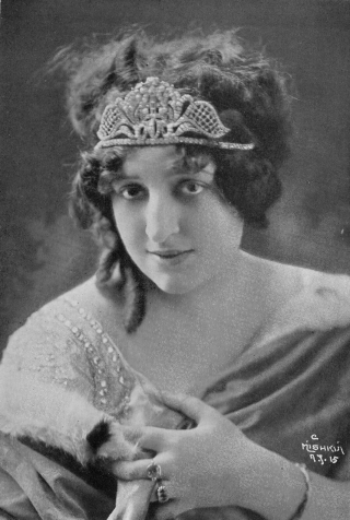 CLAUDIA MUZIO CLAUDIA MUZIO