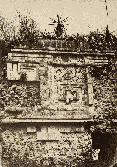 Palais Des Nonnes, à Uxmal; bas-relief de l'Indien. Palais Des Nonnes, à Uxmal; bas-relief de l'Indien.