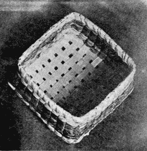 BASKET OF SPLINTS AND RAFFIA BASKET OF SPLINTS AND RAFFIA