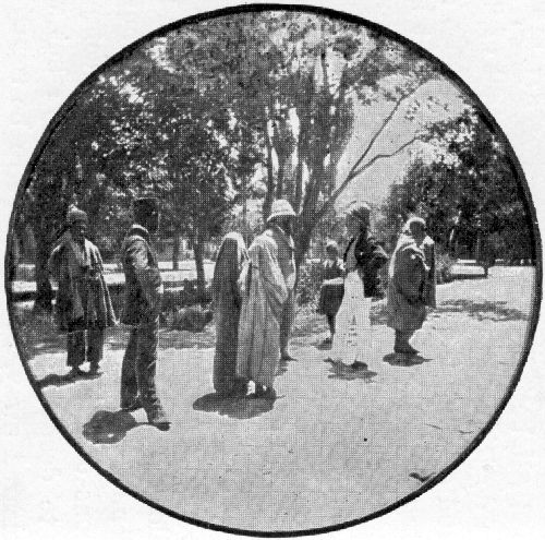 YARD OF CARAVANSARY AT TABREEZ. YARD OF CARAVANSARY AT TABREEZ.